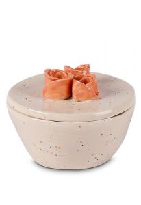 Mini urne funéraire en céramique ivoire avec roses oranges