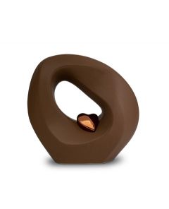 Petite urne cinéraire marron acajou avec cœur en bronze 'Infini'